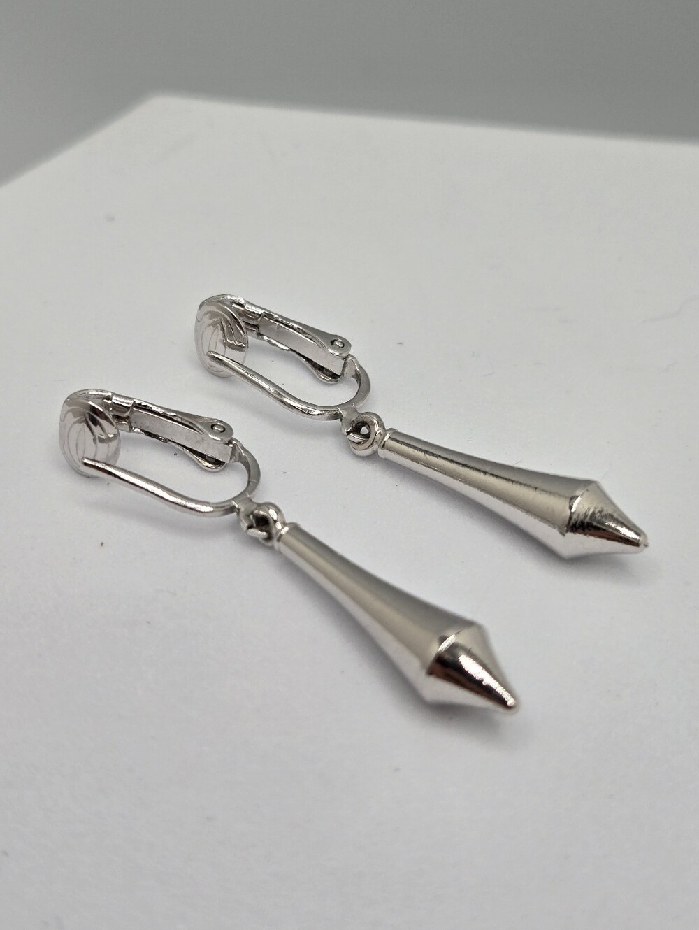 Vintage Sarah Coventry Canada Silver Tone Clip On Drop Earrings 1960s Signed - Picture 3 of 13